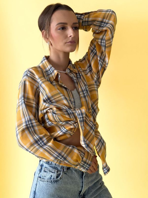 caro, yellow košeľa